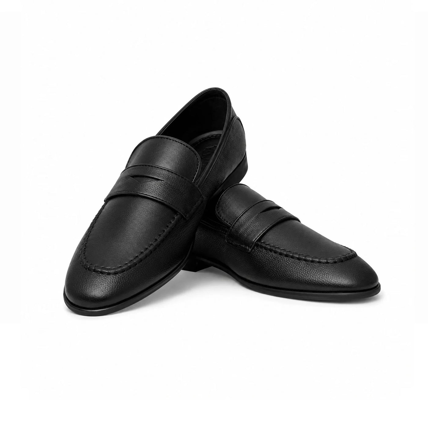 Black flexible loafer, sole flex detail